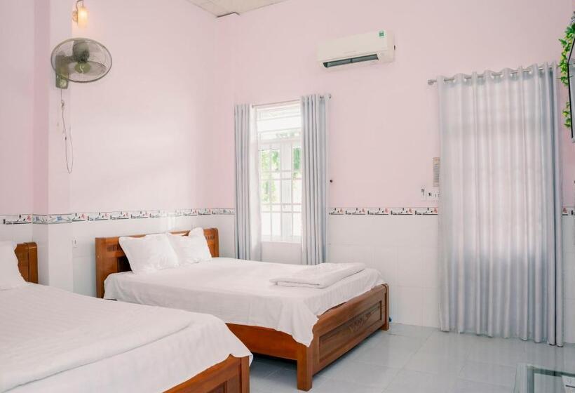 مُتل Phương Tú Hostel