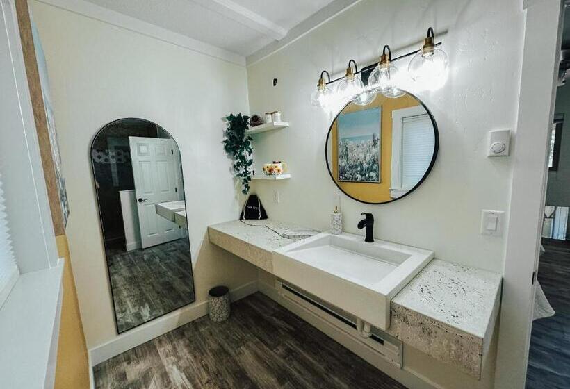 Woody Mountain Bed & Breakfast