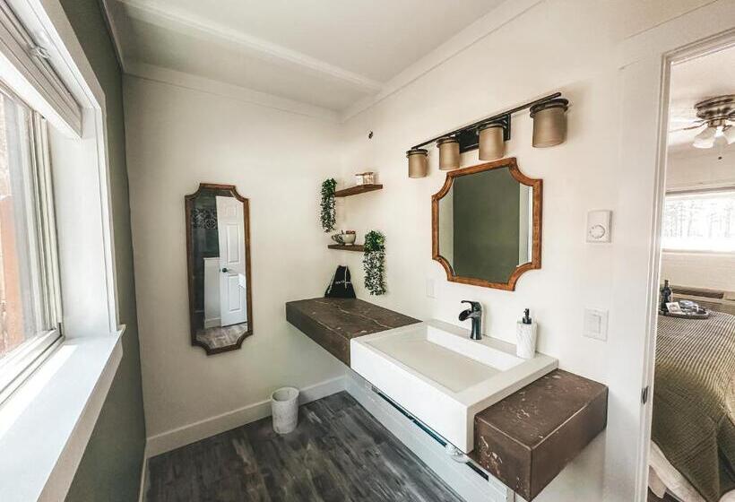 Woody Mountain Bed & Breakfast