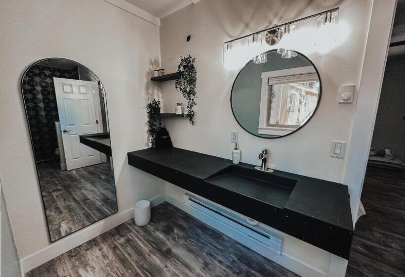 Woody Mountain Bed & Breakfast