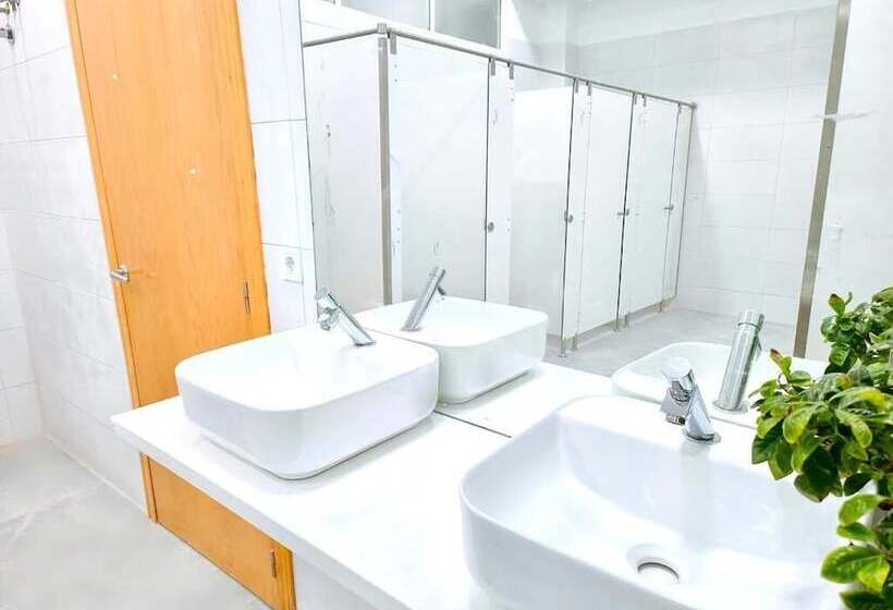 هتل کپسول Capsule Inn Valencia Hostel