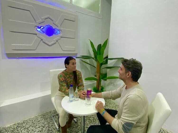 هتل کپسول Capsule Inn Valencia Hostel