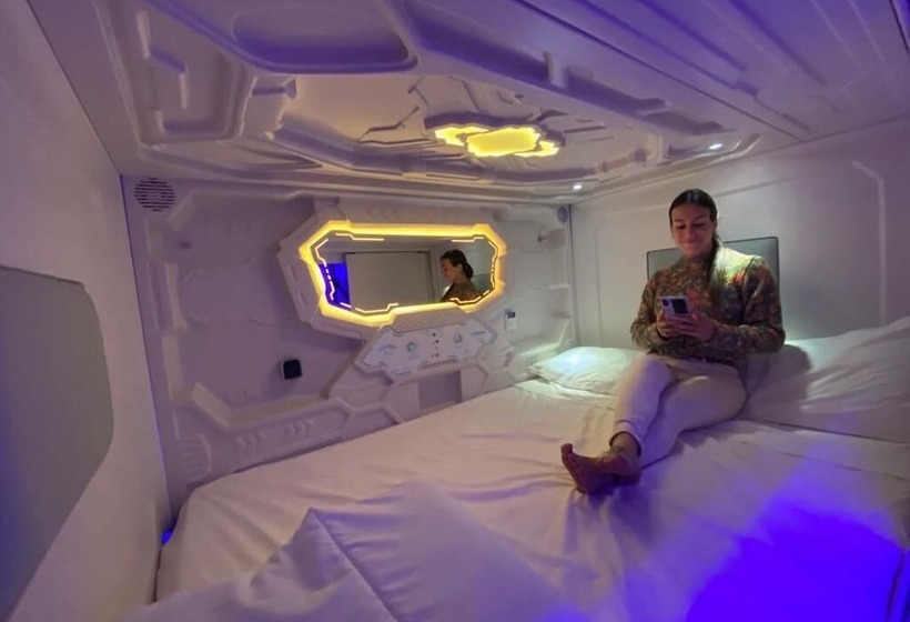 هتل کپسول Capsule Inn Valencia Hostel