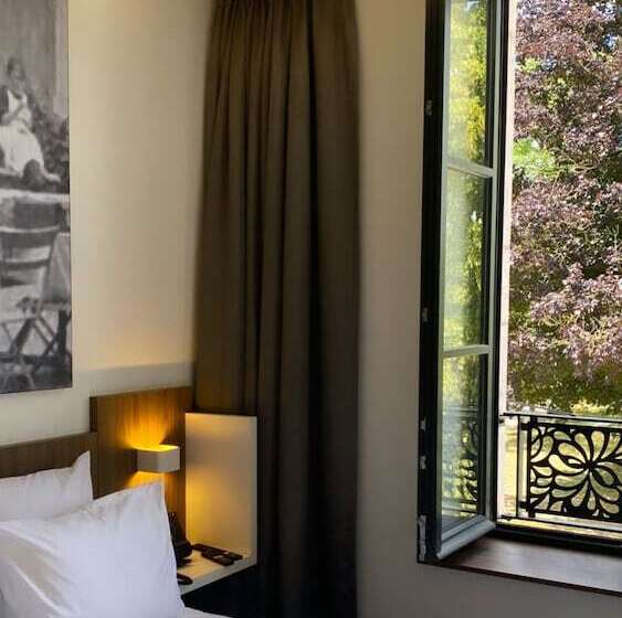 ホテル Hôtel Au Château