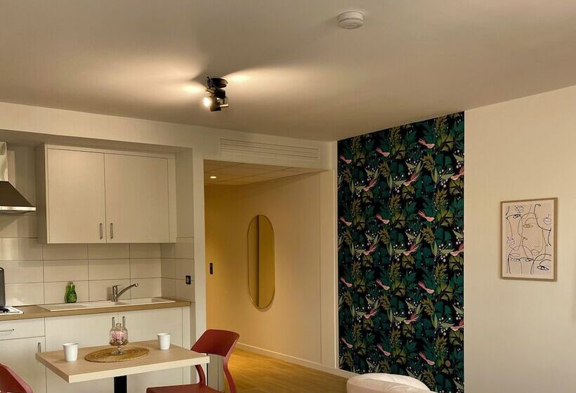 ホテル Hôtel Au Château