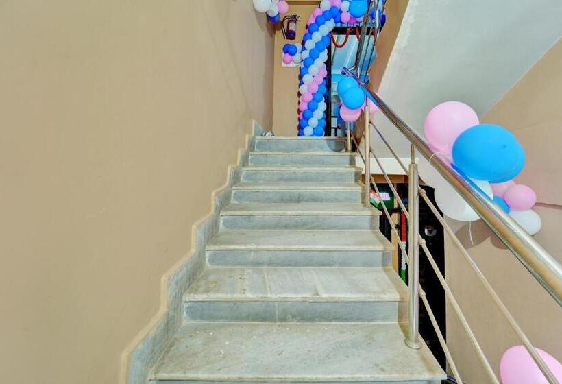 בית מלון כפרי Oyo Flagship Rp Rest House