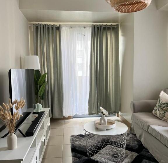 Huge 1bedroom Condotel W Balcony Near Smart Araneta Coliseum