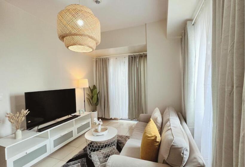 Huge 1bedroom Condotel W Balcony Near Smart Araneta Coliseum