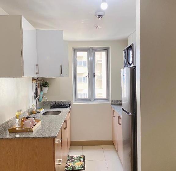 Huge 1bedroom Condotel W Balcony Near Smart Araneta Coliseum