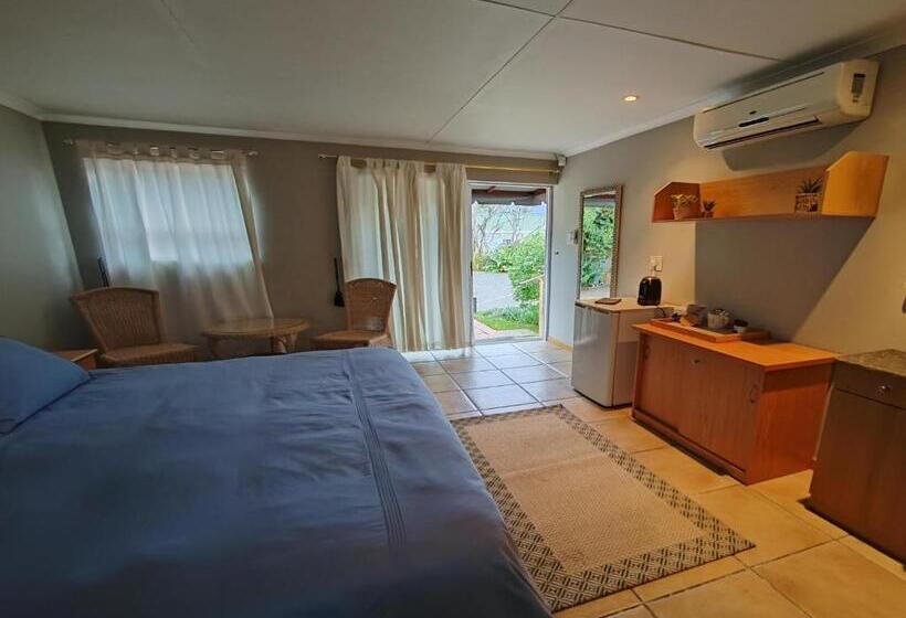 بنسيون 12 On Churchill