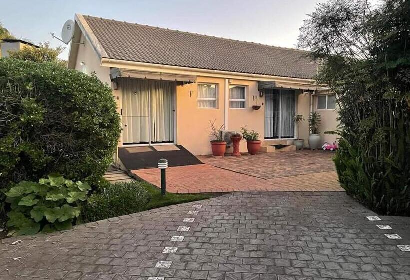 بنسيون 12 On Churchill