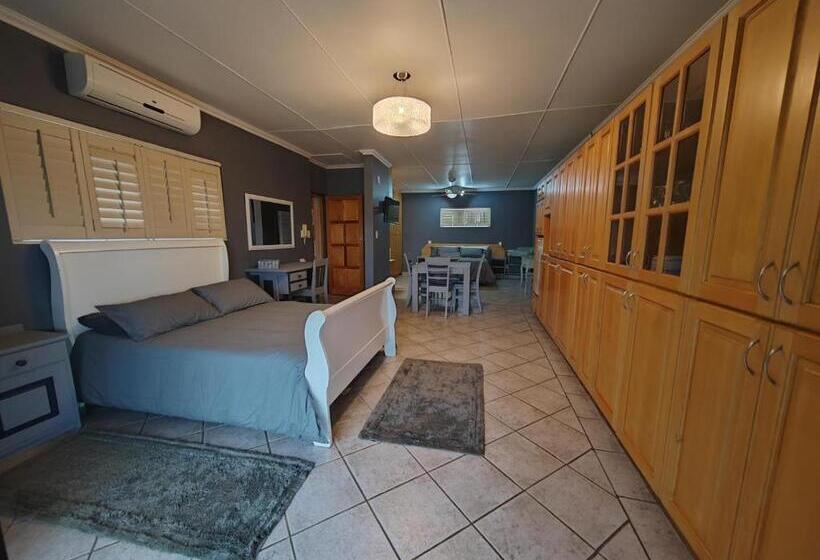 بنسيون 12 On Churchill