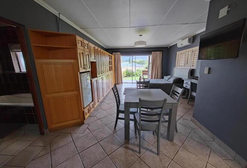 بنسيون 12 On Churchill