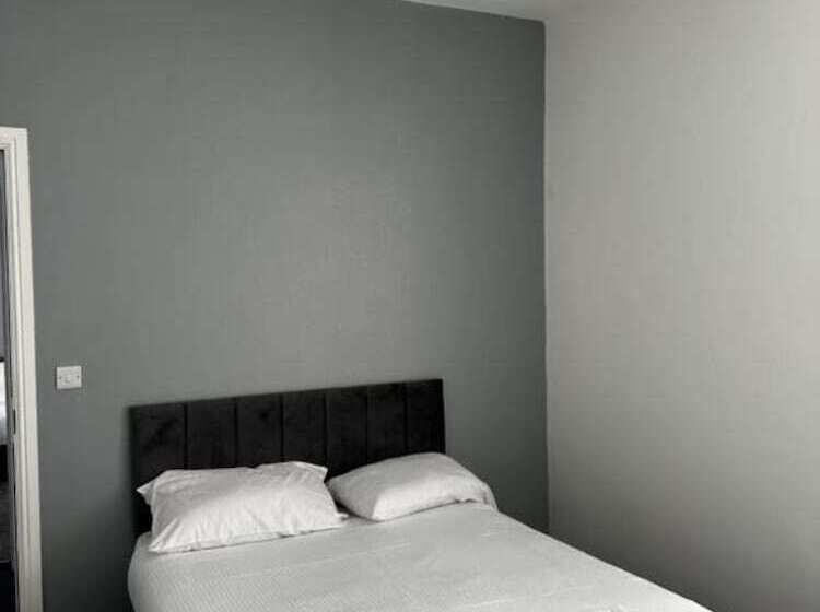 פנסיון Cheetham Hill Guest House