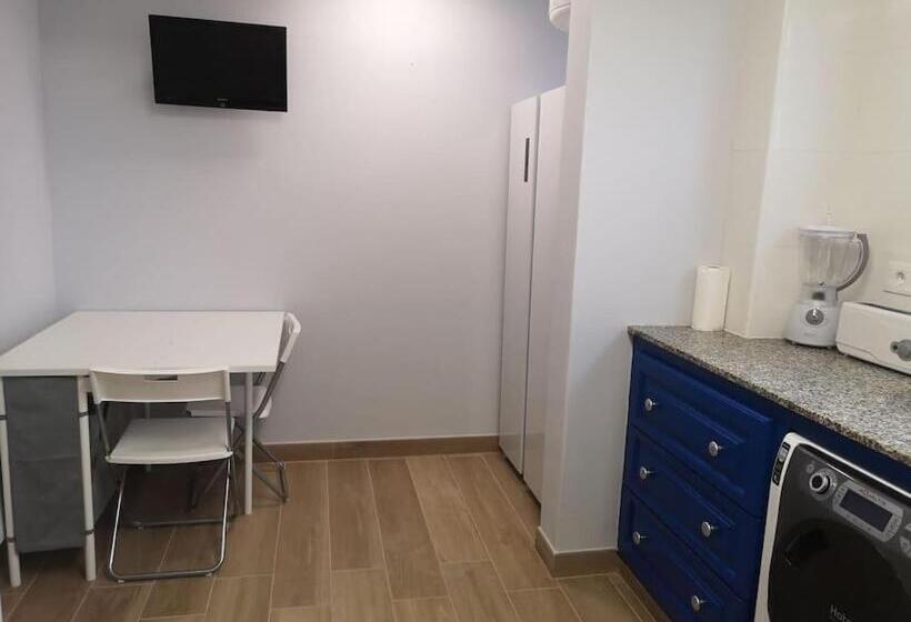 Пансион Hostal Mari, Alquiler Habitación Privada En Hostal, 6 Habitaciones Cerca De La Universidad Y Aeropue