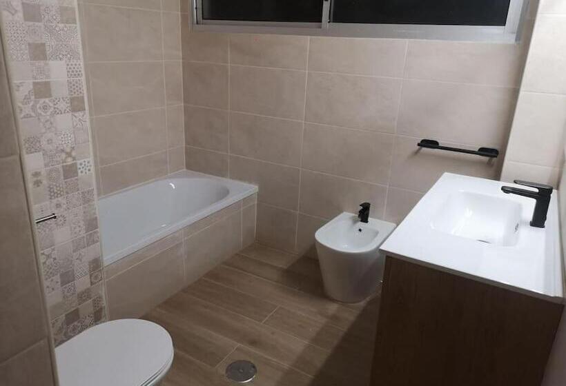 Пансион Hostal Mari, Alquiler Habitación Privada En Hostal, 6 Habitaciones Cerca De La Universidad Y Aeropue