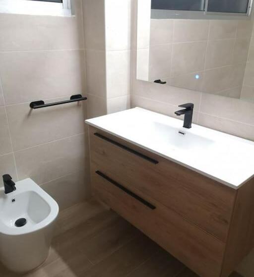 Пансион Hostal Mari, Alquiler Habitación Privada En Hostal, 6 Habitaciones Cerca De La Universidad Y Aeropue