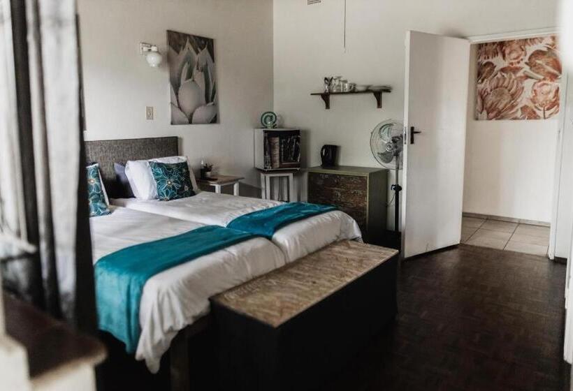 פנסיון Whistling Woods