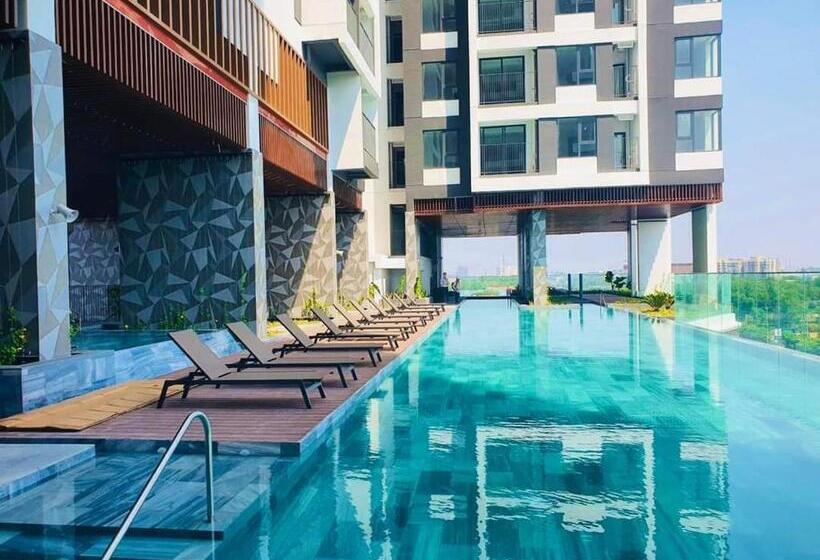 The Emerald Golf View