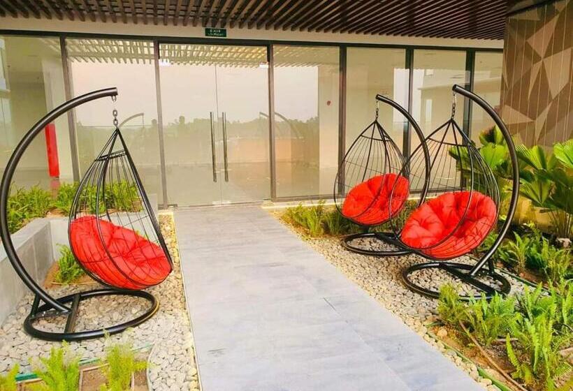 The Emerald Golf View