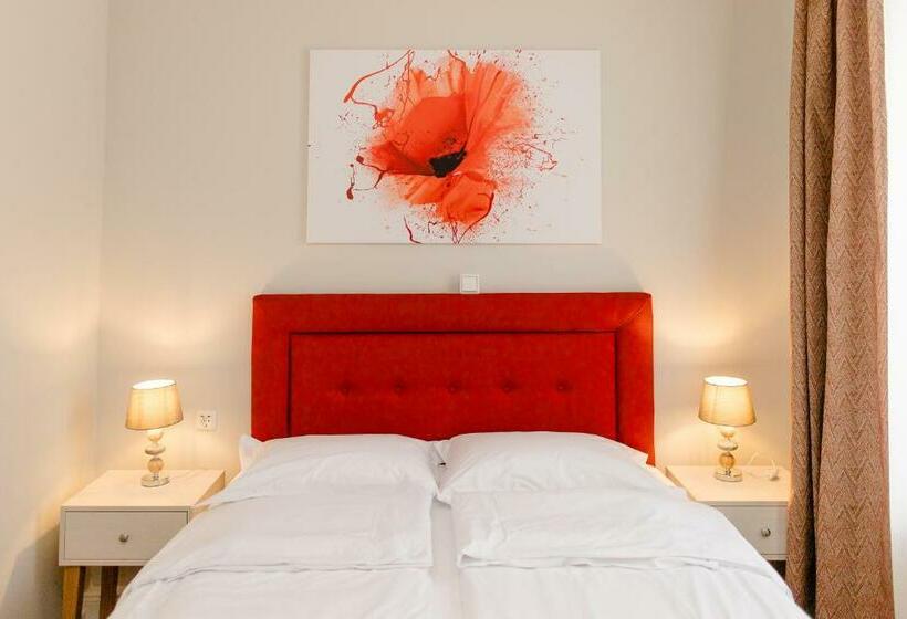 ユースホステル Aneton Garni