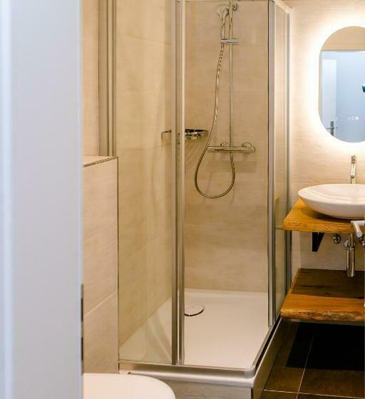 ユースホステル Aneton Garni