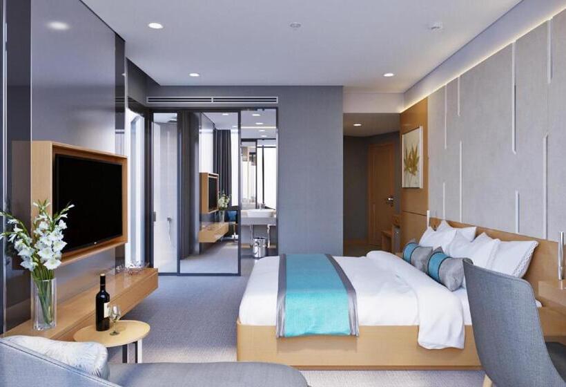 هتل Awaken Da Nang