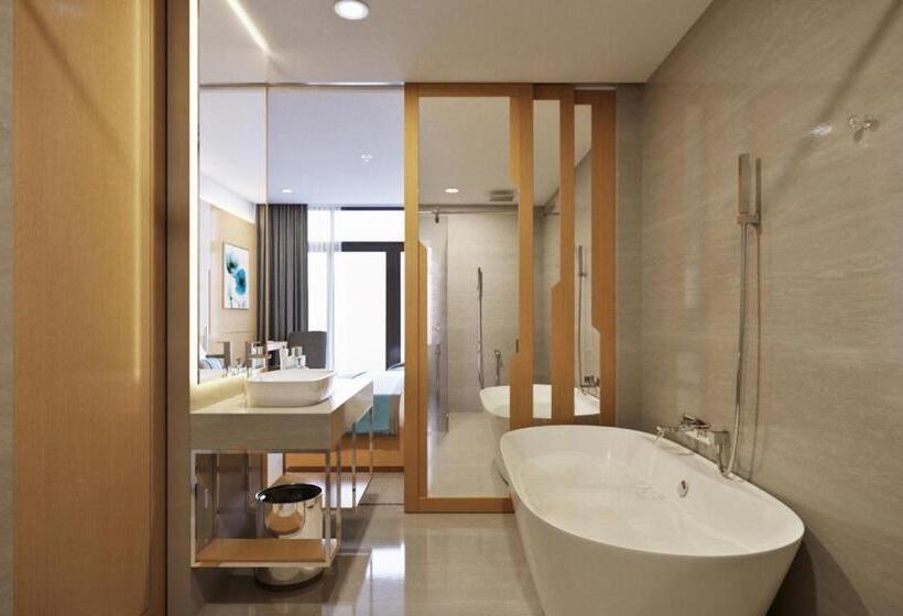 هتل Awaken Da Nang