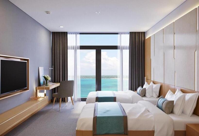 هتل Awaken Da Nang