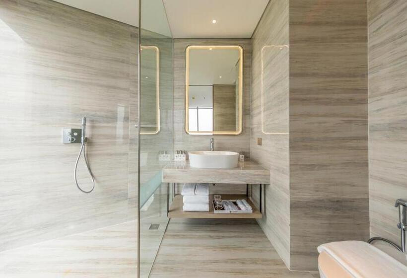 هتل Awaken Da Nang