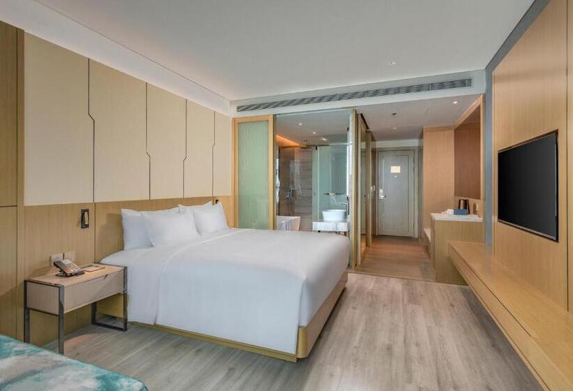 هتل Awaken Da Nang