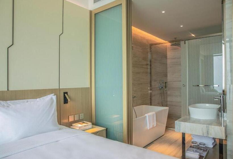 هتل Awaken Da Nang