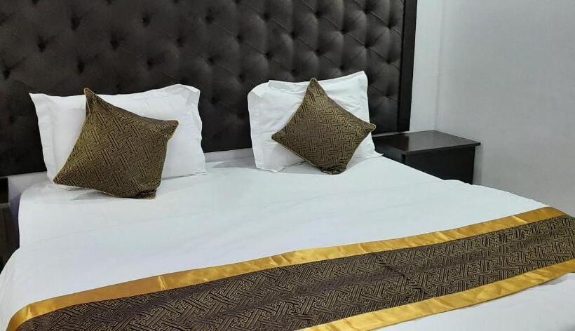 ホテル Golden Retan