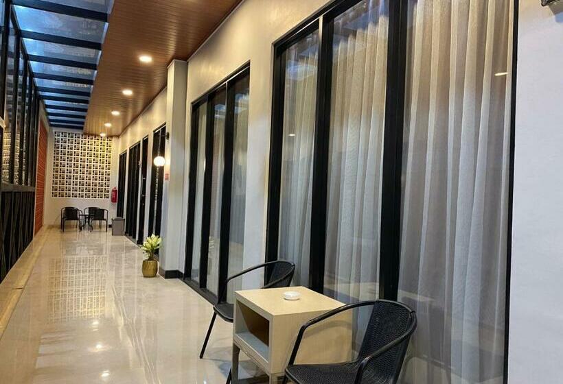 ホテル Lasnur Palace