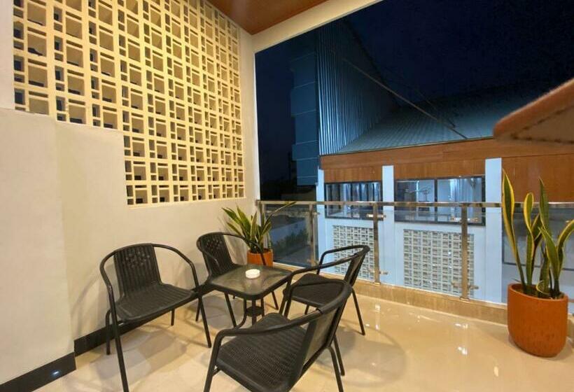 ホテル Lasnur Palace