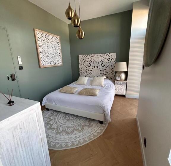 Отель Le Manoir Du Monde