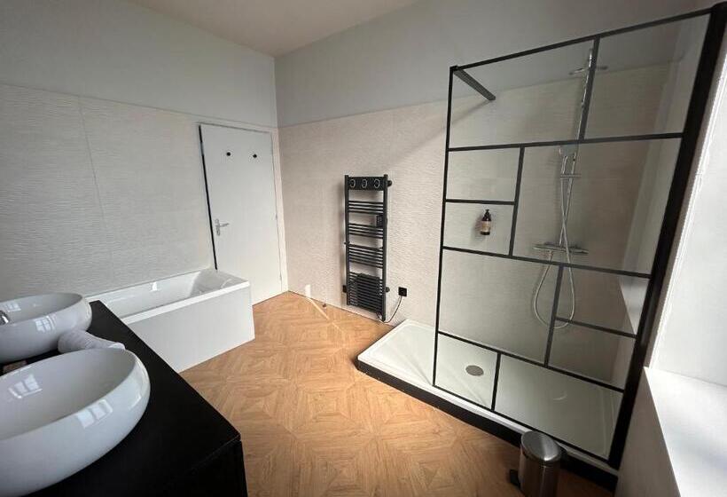 Отель Le Manoir Du Monde