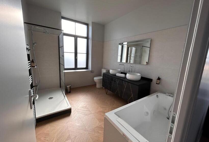 Отель Le Manoir Du Monde