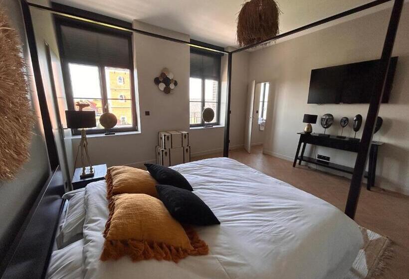 Отель Le Manoir Du Monde