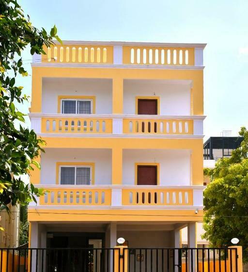 هتل Le Premier Inn   With A Swimming Pool , Beside The Bay !