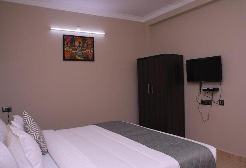 هتل Le Premier Inn   With A Swimming Pool , Beside The Bay !