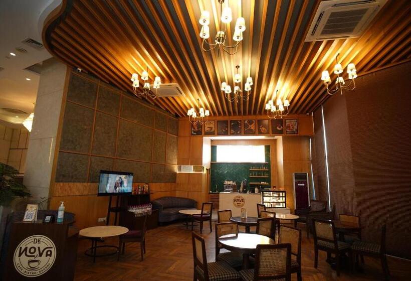 Отель Livbox At Supernova