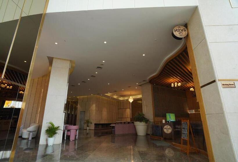 Отель Livbox At Supernova