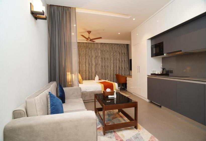 Отель Livbox At Supernova