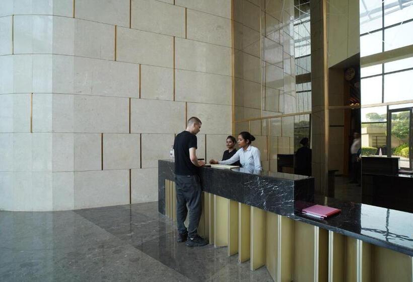 Отель Livbox At Supernova