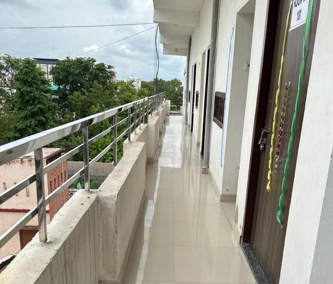 בית מלון כפרי Oyo Kanish Place