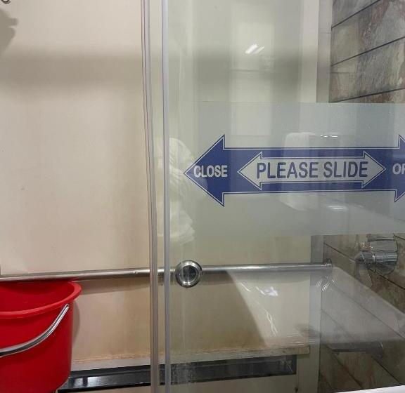 Отель Seth Murlidhar Seva Sadan Near Prem Mandir