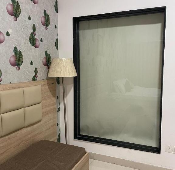 Отель Seth Murlidhar Seva Sadan Near Prem Mandir