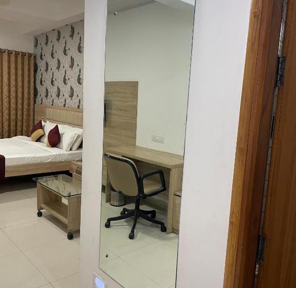 Отель Seth Murlidhar Seva Sadan Near Prem Mandir