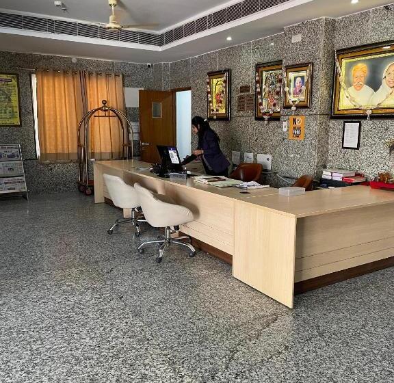 Отель Seth Murlidhar Seva Sadan Near Prem Mandir